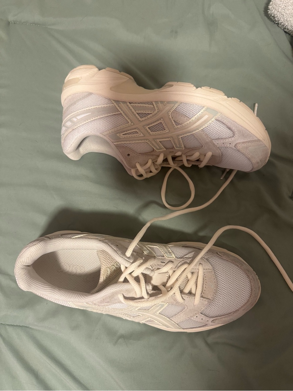 ASICS Women's Light green/White Athletic Sneakers - size Woman's 9 - Picture 2 of 2